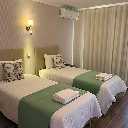 Restaurante Dom Dinis Bed and Breakfast 4*
