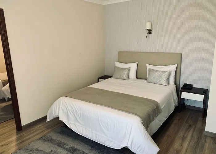 Restaurante Dom Dinis 4* Вила-Нова-ди-Пояриш